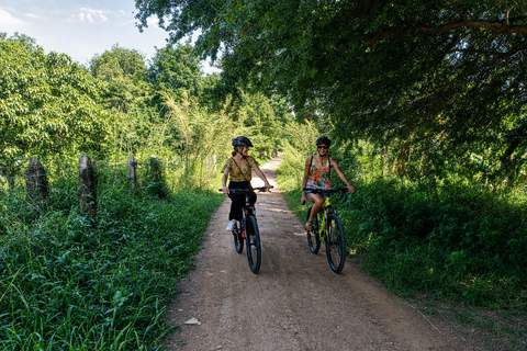 Phnom Penh: Silk Island Cycling Aventure & Lunch with Locals