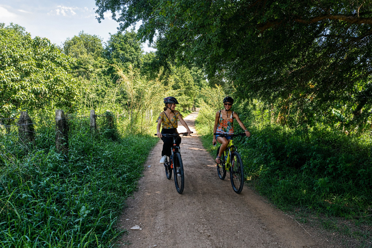 Phnom Penh: Silk Island Cycling Aventure & Lunch with Locals