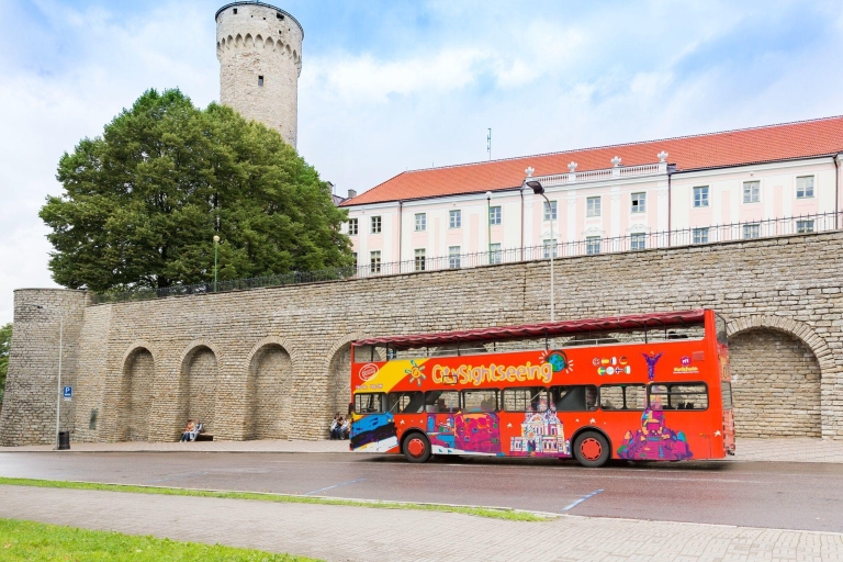 Tallinn: hop on, hop off-bustour24-uurs familieticket