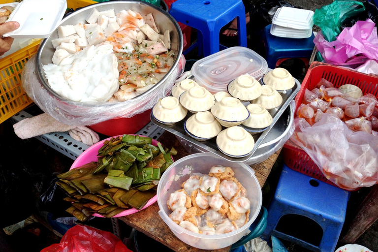 Saigon bei Sonnenuntergang: Street Food and Local Drink TourPrivate Tour