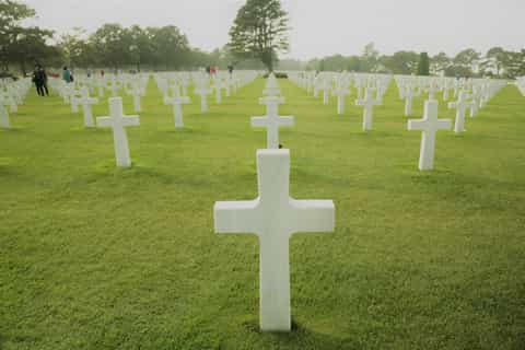 Paris: Normandy D-Day Landing Beaches Day Tour with Lunch
