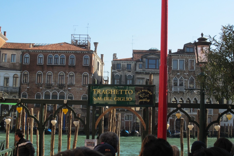 Venezia: giro in gondola di 30 minuti sul Canal Grande con serenataGiro privato in gondola