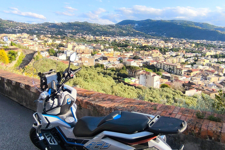 Taste The Coast - Enjoy Sorrento & Amalfi on 2 wheels with a local driver