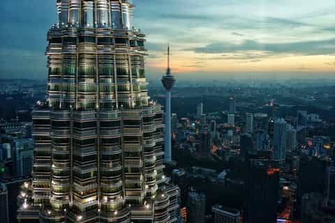 Petronas Twin Towers & Kuala Lumpur: Tour am Abend