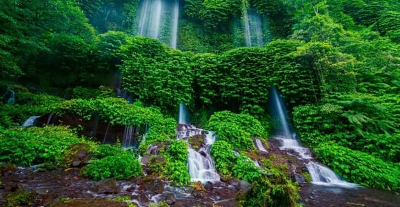 Lombok: Waterfalls, Traditional Village & Sunset Tour