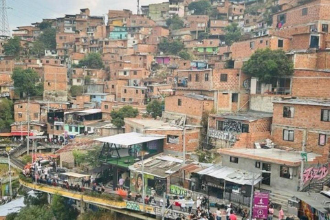 Graffiti Tour Medellin : Histoire et art dans la Comuna 13