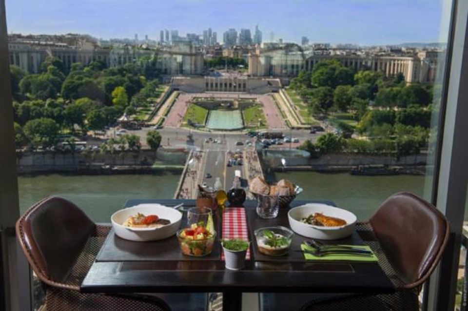Tour de París y comida en la Torre Eiffel