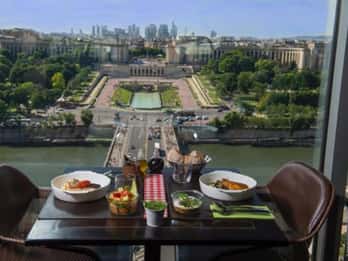Ab London: Tagestour nach Paris & Mittagessen im Eiffelturm Ab London: Tagestour nach Paris & Mittagessen im Eiffelturm