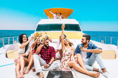 Dubai: Luxury Yacht Tour with Water Soft Drinks Dubai: Sunset Luxury Yacht Tour with Snack Box & Soft Drinks