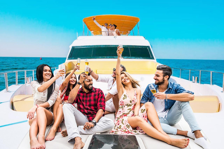 Dubai: Luxury Yacht Tour with Water Soft Drinks Dubai: Sunset Luxury Yacht Tour with Snack Box & Soft Drinks