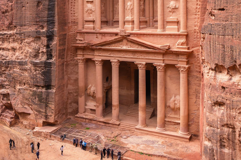 From Amman: Private Day Tour to Petra & Wadi Rum Tour with Transportation Only