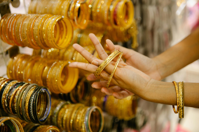 Mumbai/Jaipur/Delhi: Guided Shopping Tour with Female Guide Agra: Private Guided Shopping Tour