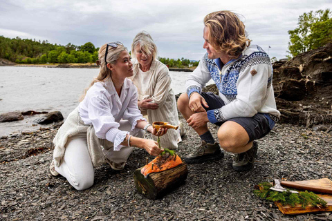 Oslo: Malmøya Guided Hike with Waffle & Salmon Experience