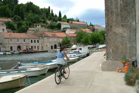 From Dubrovnik: 6-Hour Sipan Island Cycling Tour