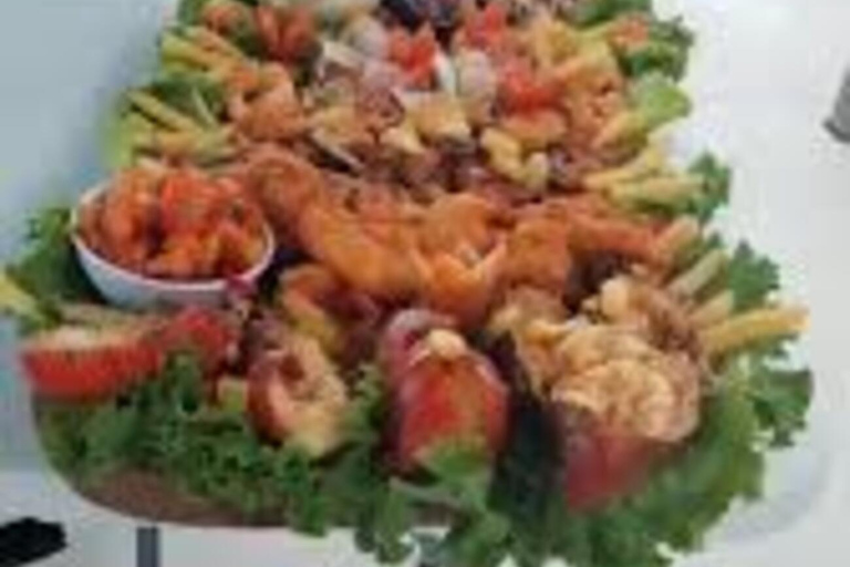 Seafood Gastronomic Tour to the Floating Restaurant of Puntarenas by boat