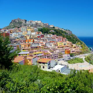 Cagliari: tour privado de Castelsardo y la pirámide de Cerdeña