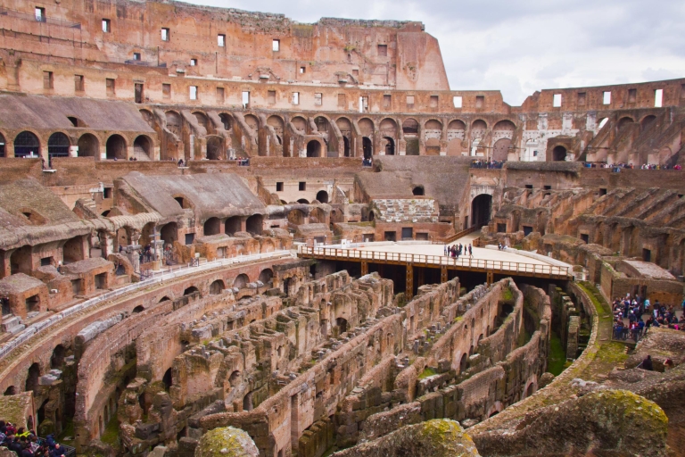 Rom: Kolosseum ohne Anstehen am Eingang der GladiatorenTour auf Italienisch