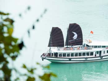 Ab Hanoi: Bootsfahrt zur Halong-Bucht & Höhle Thien Cung Ab Hanoi: Bootsfahrt zur Halong-Bucht & Höhle Thien Cung
