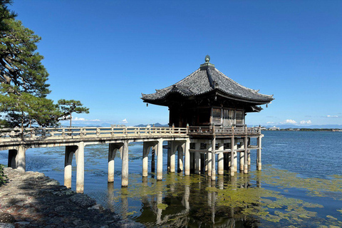 Nara: passeio ao entardecer com caligrafia e lanternasNara: caminhada ao entardecer com caligrafia e lanternas