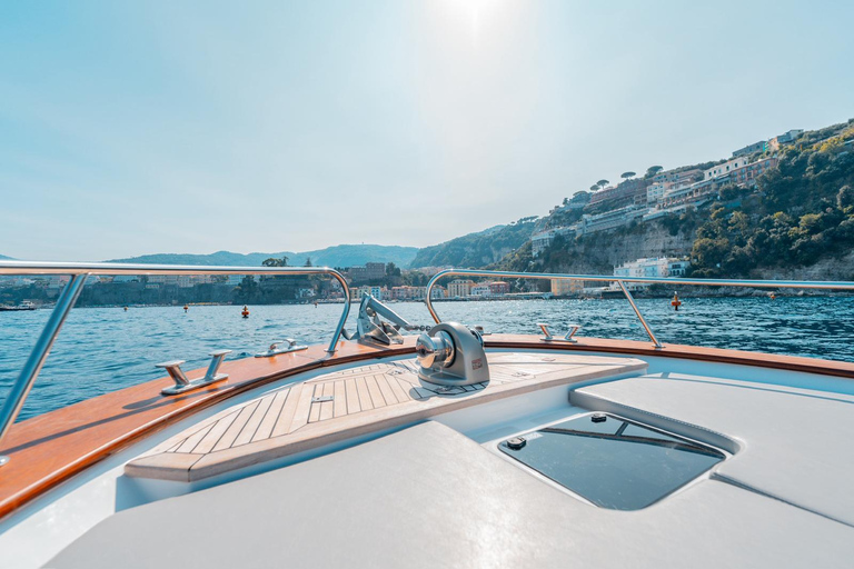 Positano: passeio de barco partilhado ao pôr do sol ao longo da Costa AmalfitanaPositano: passeio de barco partilhado ao pôr do sol pela Costa Amalfitana