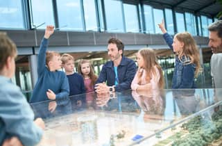 Dresden: KID.s-Tour durch die Gläserne Manufaktur