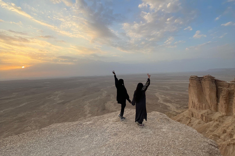 Riyad : Excursion en 4x4 jusqu'au bout du monde au coucher du soleilExcursion privée en 4x4 au bout du monde (jusqu'à 6 personnes)