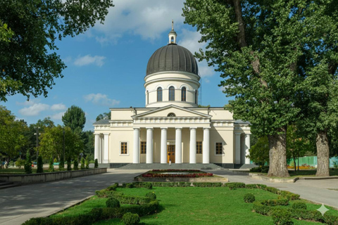 Chișinău: City Tour with Traditional Dinner and Wine