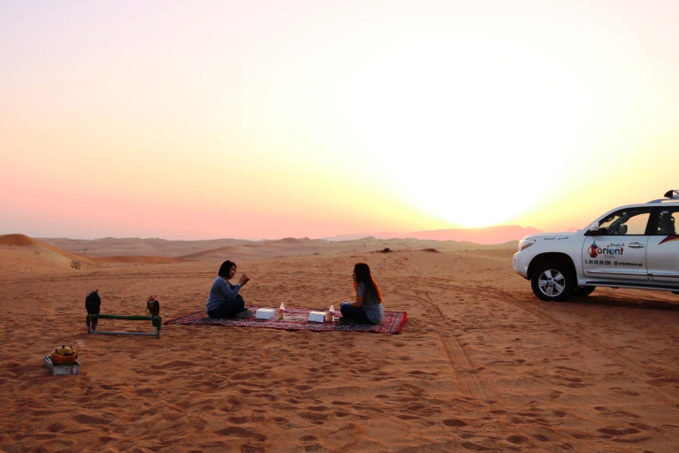 Dubaj: Sunrise Desert Jeep Safari z dziką przyrodąWycieczka grupowa