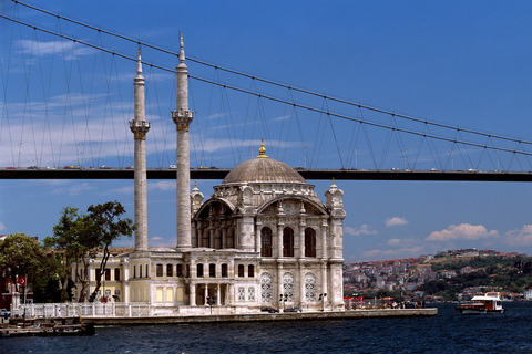 Halve dag ochtend Bosporus-boottocht met kruidenbazaarHalve dag ochtend Bosphorus boottocht met kruidenbazaar