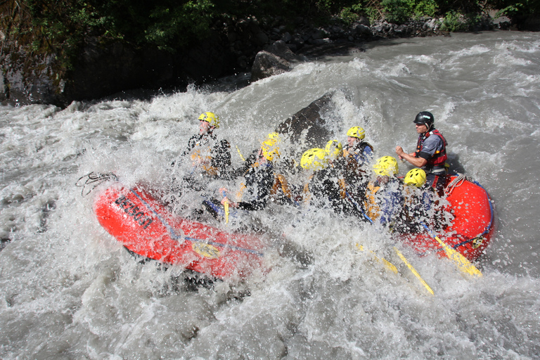 Rafting em Interlaken com transfer de ida e volta de LucernaRafting em Interlaken com transferência de retorno de Lucerna