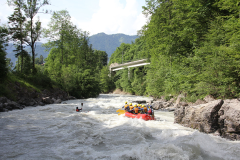 Rafting em Interlaken com transfer de ida e volta de LucernaRafting em Interlaken com transferência de retorno de Lucerna