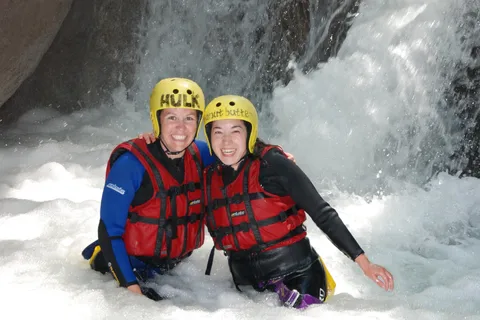Depuis Lucerne : canyoning à Interlaken avec transfert aller-retour