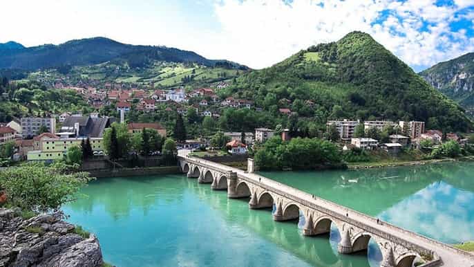 ab sarajevo ganztägige private višegradtour