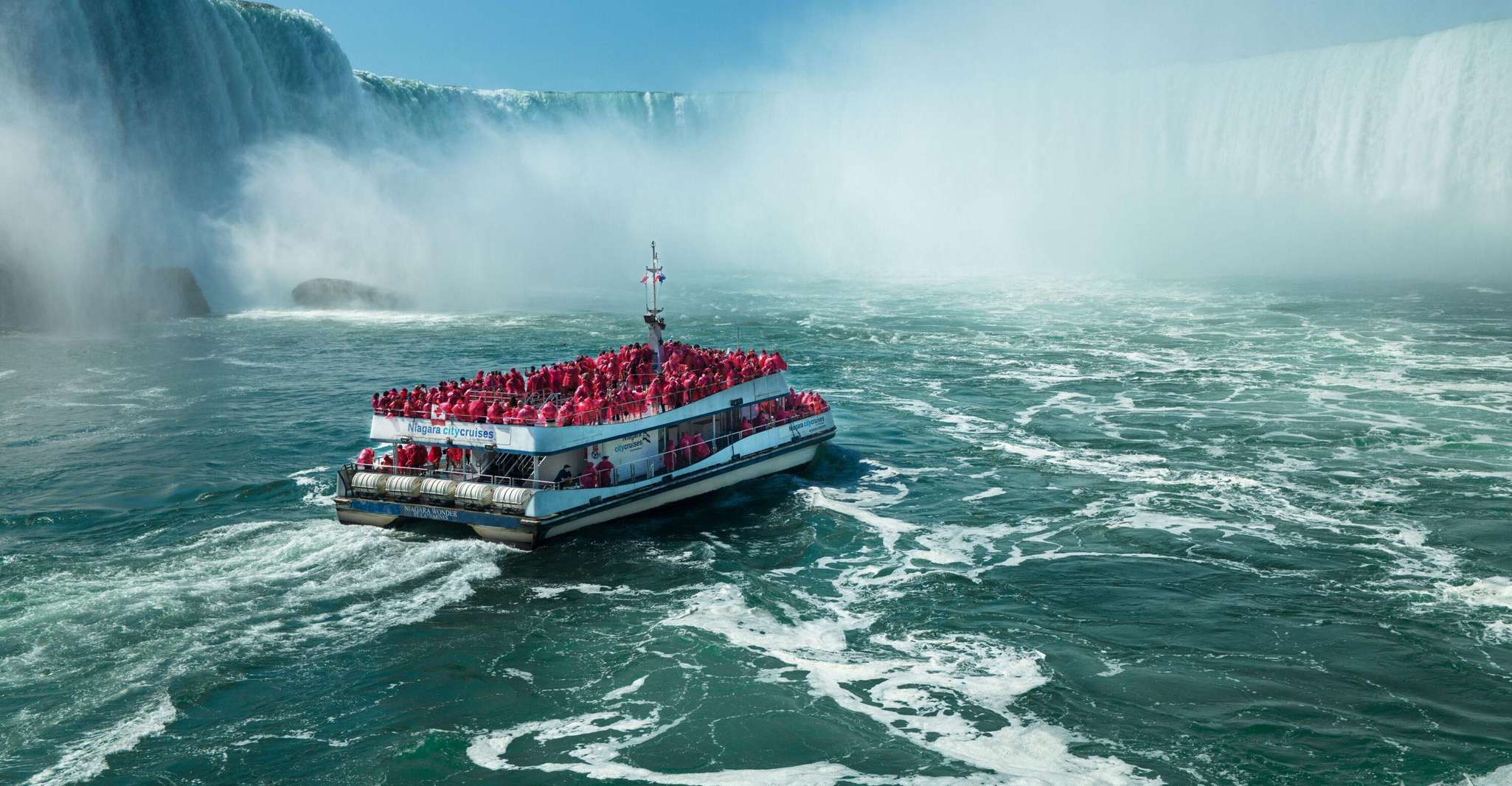 Toronto: Niagara Falls Tour with Cruise and Behind The Falls