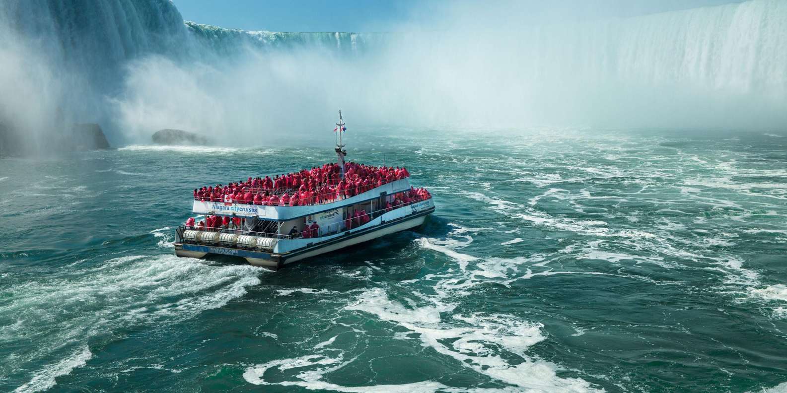 Toronto: Niagara Falls Tour with Cruise and Behind The Falls