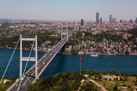 Istanbul: Bosphorus Boat Tour with Local Guide