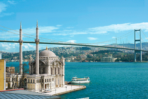 Istanbul: Bootsfahrt auf dem Bosporus mit Guide