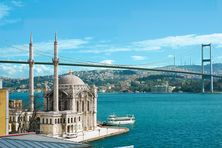 Istambul: passeio de barco pelo Bósforo com guiaIstambul: Passeio de Barco no Bósforo com Guia Local