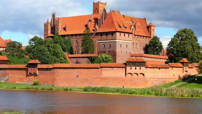 tour privado de medio día al castillo de malbork