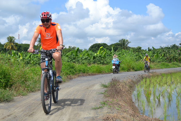 شيانغ ماي الشلال اللزج، وجولة في بحيرة الكاياك وركوب الدراجات الهوائيةشيانغ ماي: شلال لزج، جولة كا
