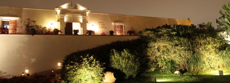 Lima: Huaca-Ruinen und Larco-Museum bei Nacht mit Abendessen