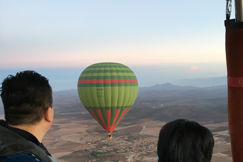 Marrakech : vol privé en montgolfière avec petit-déjeuner