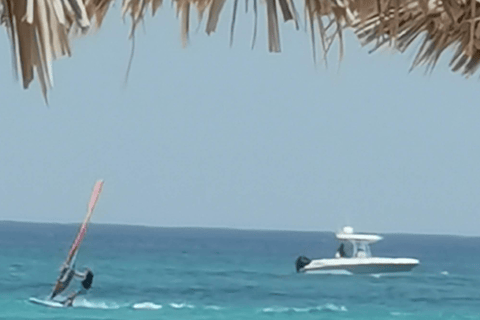 Ciesz się morzem w Boa Vista — prywatna wycieczka łodziąCiesz się morzem w Boa Vista – prywatny rejs wycieczkowy