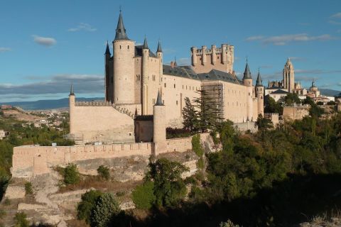 Segovia e Toledo con Alcázar e Cattedrale: tour da Madrid