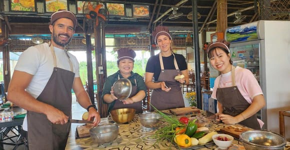 Hoi An: Tra Que Village Cooking Class with Massage