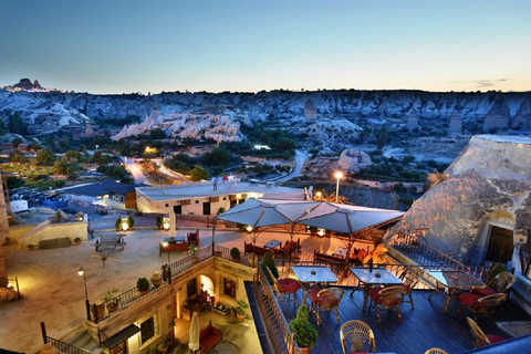 Cappadocia: tour di 2 giorni delle attrazioni con mongolfiera da IstanbulDa Istanbul: Tour di 2 giorni dei punti salienti della Cappadocia con mongolfiera