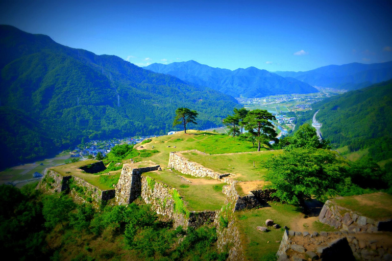 Hyogo: Takeda Castle “Castle in Sky” Mountain Hiking Tour