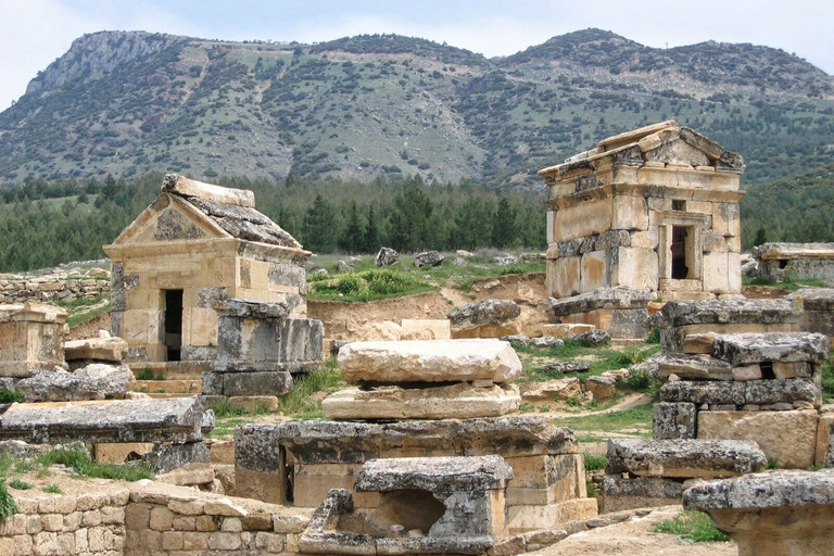 Pamukkale: excursion d'une journée complète au départ de Kusadası ou SelcukExcursion d'une journée à Pamukkale depuis Kusadasi ou Selçuk