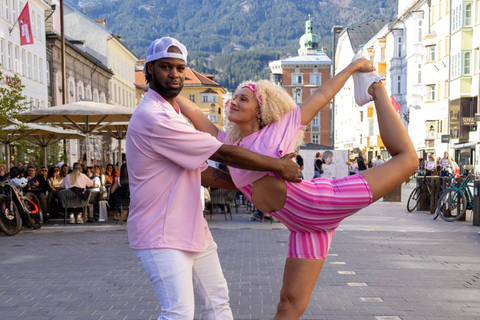 Innsbruck: Old Town Photo Shoot – Romantic & Classic Innsbruck: Old Town Photoshoot – Romantic & Classic