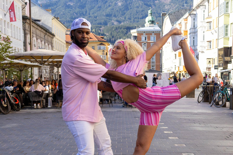 Innsbruck: Old Town Photo Shoot – Romantic & Classic Innsbruck: Old Town Photoshoot – Romantic & Classic